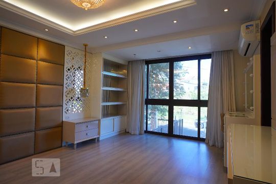 Suite de casa à venda com 4 quartos, 295m² em Jardim Sabará, Porto Alegre