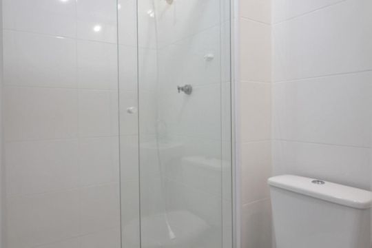 Banheiro da suíte de kitnet/studio à venda com 1 quarto, 24m² em  Vila Andrade, São Paulo