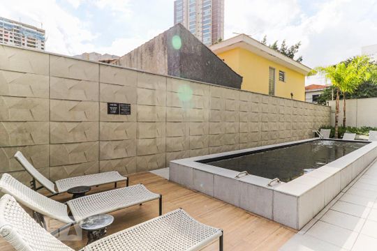 Piscina de kitnet/studio para alugar com 1 quarto, 23m² em Jardim das Acácias, São Paulo