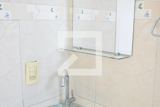 Detalhe do banheiro de apartamento para alugar com 2 quartos, 48m² em Campo Grande, Rio de Janeiro