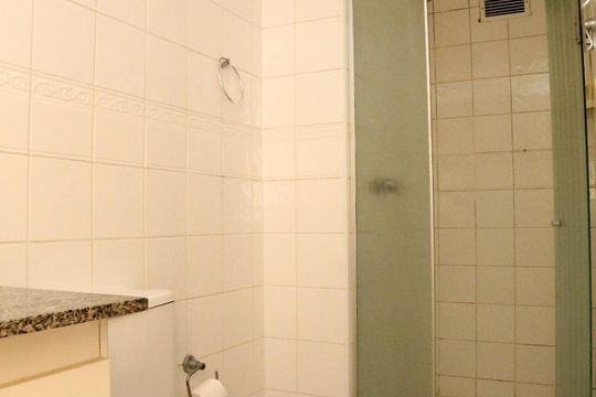 Banheiro Social  de apartamento para alugar com 2 quartos, 57m² em Vila Sonia, São Paulo