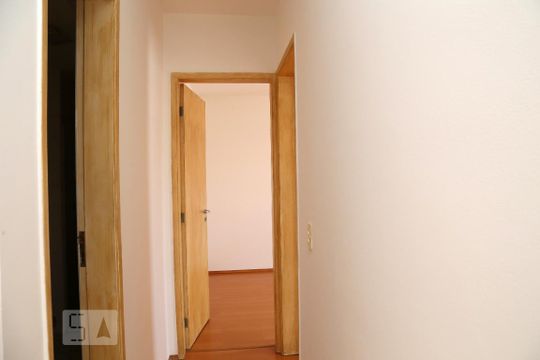 Corredor  de apartamento para alugar com 2 quartos, 57m² em Vila Sonia, São Paulo