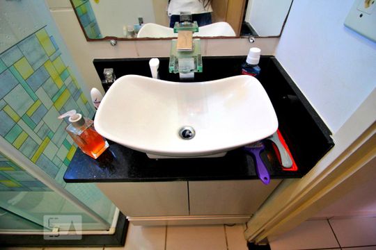 Banheiro de apartamento à venda com 2 quartos, 52m² em Parque Erasmo Assunção, Santo André