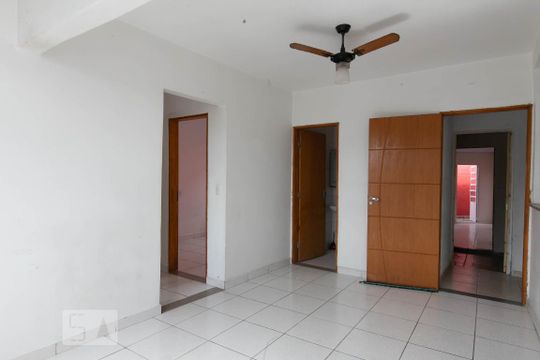 Sala de casa à venda com 3 quartos, 92m² em Jardim Lajeado, São Paulo