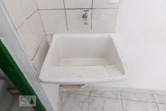 Tanque de casa para alugar com 2 quartos, 40m² em Jardim Lajeado, São Paulo