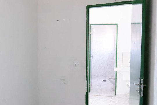 Quarto 2 de casa para alugar com 2 quartos, 40m² em Jardim Lajeado, São Paulo