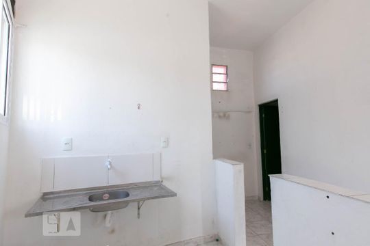 Cozinha de casa para alugar com 2 quartos, 40m² em Jardim Lajeado, São Paulo