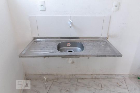 Pia de casa para alugar com 2 quartos, 40m² em Jardim Lajeado, São Paulo