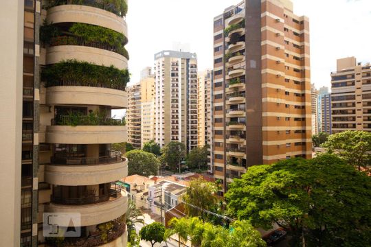 Vista da Sacada de apartamento para alugar com 1 quarto, 40m² em Cambuí, Campinas