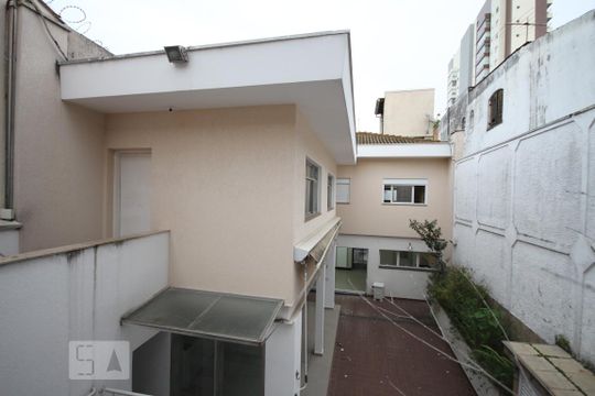 Vista do quintal de casa à venda com 3 quartos, 360m² em Jardim da Gloria, São Paulo