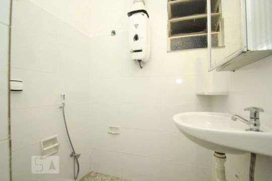 Banheiro de apartamento à venda com 2 quartos, 51m² em Catete, Rio de Janeiro