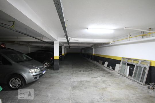 Garagem de apartamento para alugar com 2 quartos, 65m² em Vila São José, São Paulo