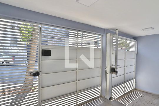 Garagem de casa à venda com 2 quartos, 132m² em Belenzinho, São Paulo