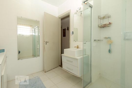 Banheiro de casa à venda com 4 quartos, 200m² em Campo Belo, São Paulo