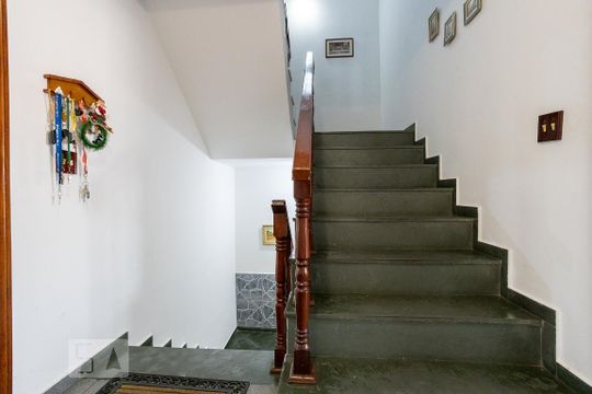 Escadas Quartos de casa à venda com 3 quartos, 440m² em Jardim Peri, São Paulo