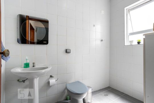 Banheiro Térreo de casa à venda com 3 quartos, 440m² em Jardim Peri, São Paulo