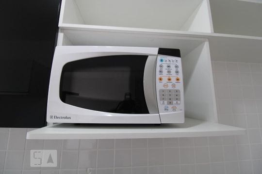Cozinha de apartamento para alugar com 1 quarto, 50m² em Cambuí, Campinas