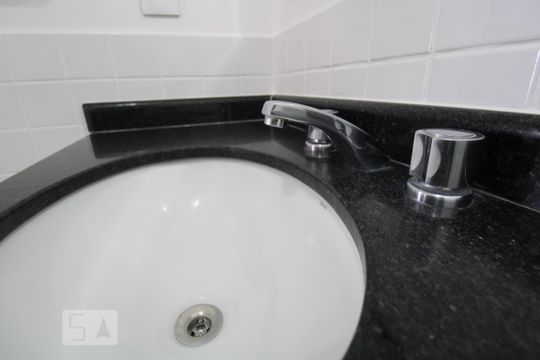 Banheiro de apartamento para alugar com 1 quarto, 50m² em Cambuí, Campinas