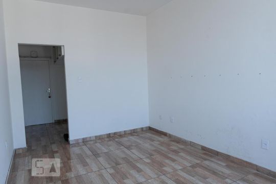 Sala  de kitnet/studio para alugar com 1 quarto, 23m² em Badu, Niterói
