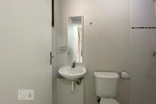 Banheiro de Serviço de apartamento para alugar com 3 quartos, 119m² em Chácara Agrindus, Taboão da Serra