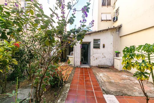 Área Externa de casa à venda com 4 quartos, 160m² em Menino Deus, Porto Alegre