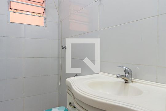 Banheiro de casa para alugar com 1 quarto, 28m² em Vila Suíça, Santo André