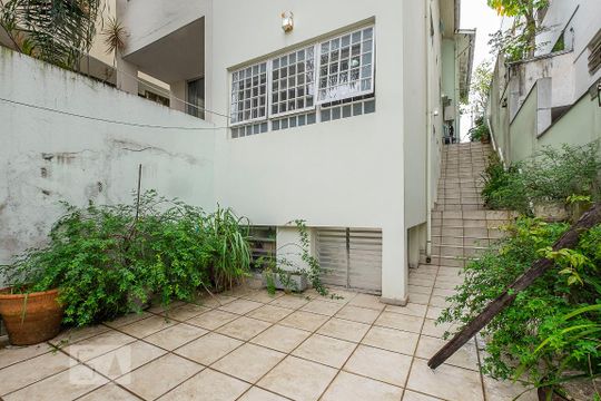 Quintal de casa à venda com 3 quartos, 150m² em Sumaré, São Paulo