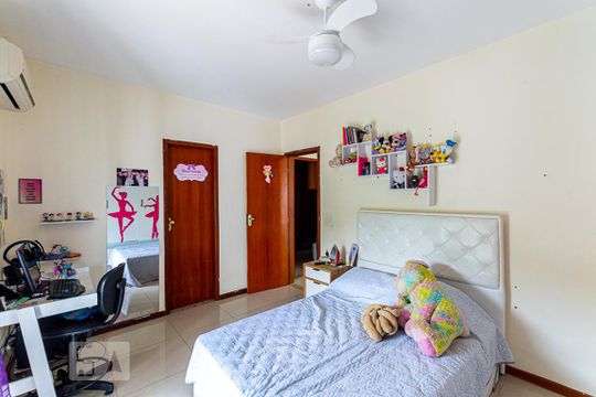 Suite 1 de casa à venda com 3 quartos, 426m² em Fátima, Niterói