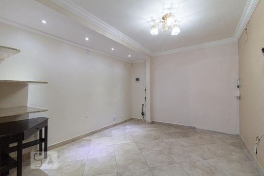 Sala de casa à venda com 3 quartos, 300m² em Pestana, Osasco