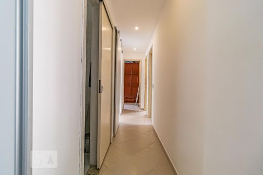 Corredor de apartamento à venda com 4 quartos, 72m² em Taquara, Rio de Janeiro