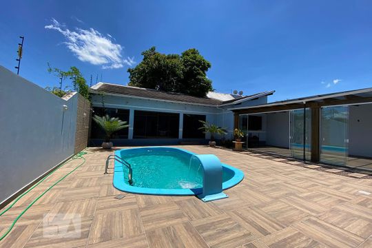 Piscina de casa à venda com 4 quartos, 215m² em Feitoria, São Leopoldo