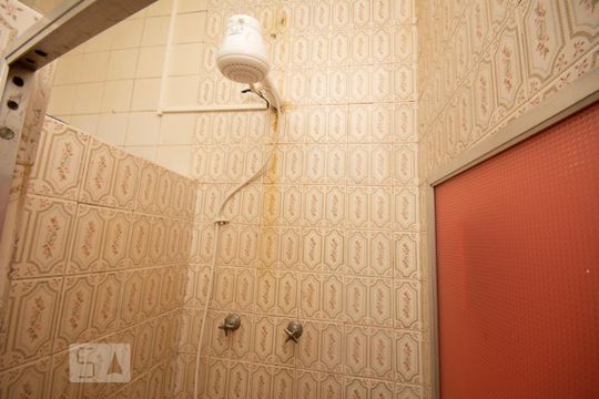 Banheiro de apartamento para alugar com 1 quarto, 47m² em Botafogo, Rio de Janeiro