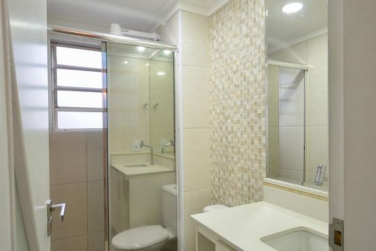 Banheiro de apartamento para alugar com 2 quartos, 47m² em Vila Moraes, São Paulo