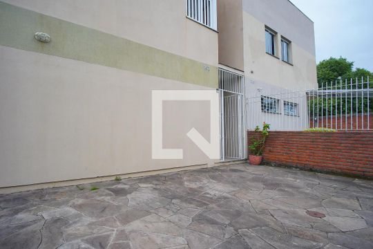 patio -frente de casa à venda com 2 quartos, 155m² em São José, Canoas