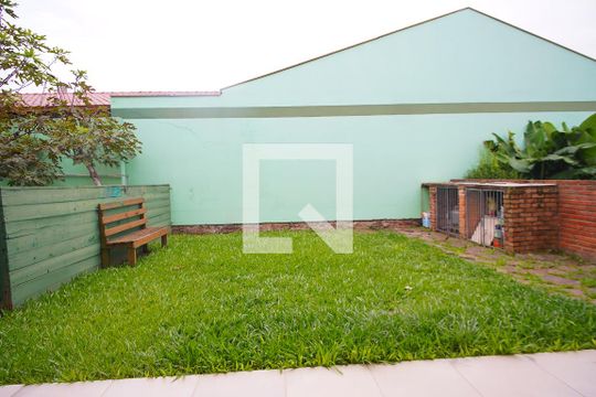 Pataio -fundos de casa à venda com 2 quartos, 155m² em São José, Canoas