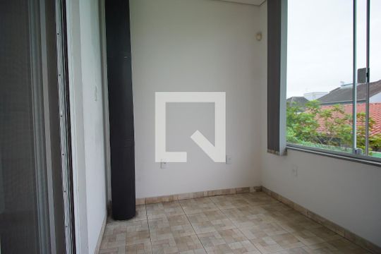 Varanda de casa à venda com 2 quartos, 155m² em São José, Canoas