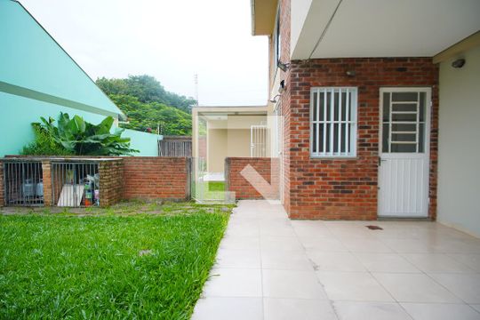 patio -Fundos de casa à venda com 2 quartos, 155m² em São José, Canoas