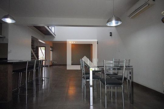 Sala de casa à venda com 2 quartos, 155m² em São José, Canoas