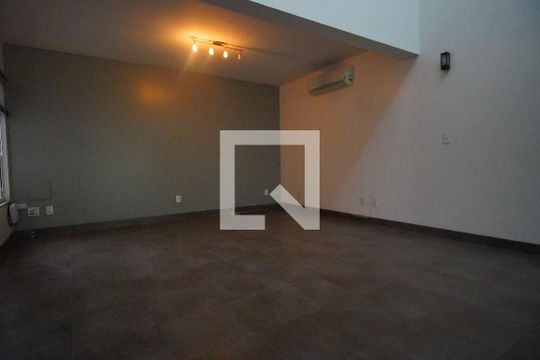 Sala de casa à venda com 2 quartos, 155m² em São José, Canoas