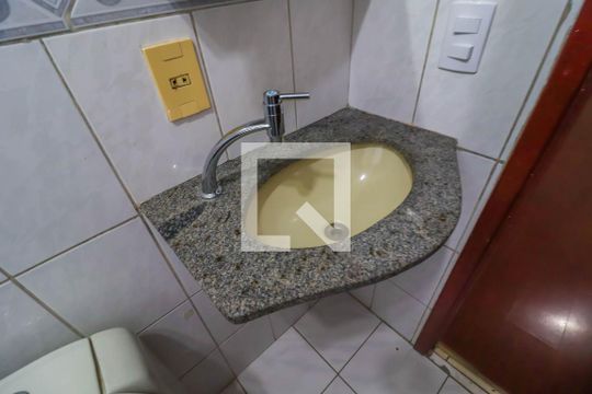 Banheiro de apartamento à venda com 2 quartos, 50m² em Jardim Pitangueiras I, Jundiaí