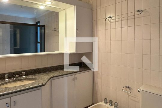 Banheiro Corredor de apartamento à venda com 3 quartos, 120m² em Alphaville Industrial, Barueri