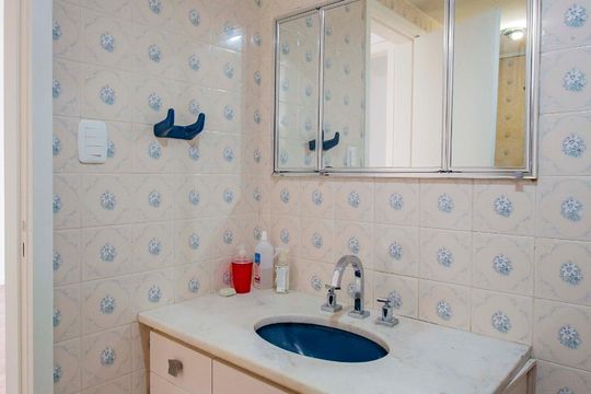 Banheiro  de apartamento à venda com 2 quartos, 100m² em Mont Serrat, Porto Alegre