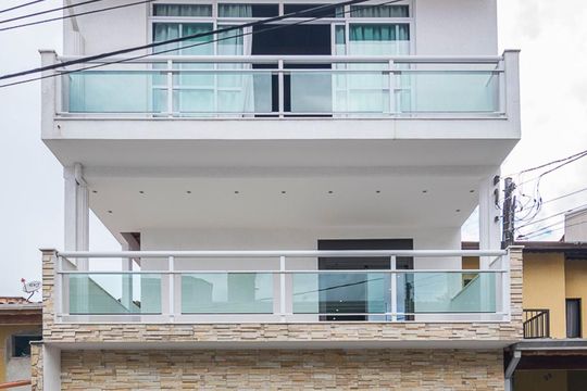 Fachada de casa de condomínio à venda com 4 quartos, 260m² em Parque Erasmo Assunção, Santo André