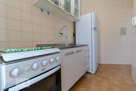 Cozinha de apartamento para alugar com 1 quarto, 50m² em Centro, Campinas