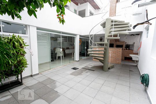 Quintal de casa à venda com 5 quartos, 484m² em Vila Madalena, São Paulo