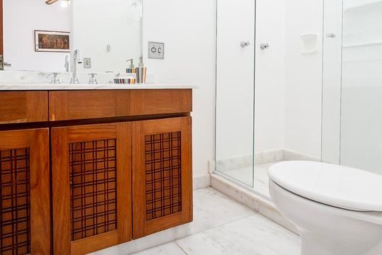 Banheiro da Suite 1 de casa à venda com 5 quartos, 484m² em Vila Madalena, São Paulo