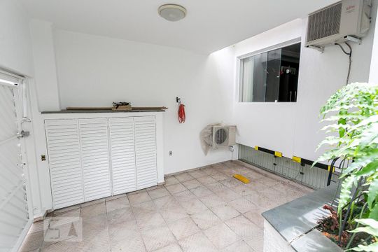 Garagem de casa à venda com 5 quartos, 484m² em Vila Madalena, São Paulo
