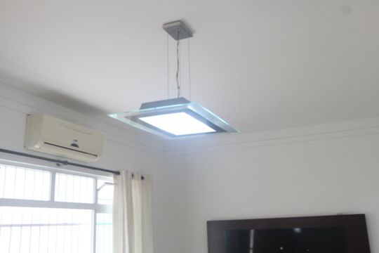 Detalhe Sala de casa para alugar com 3 quartos, 140m² em Vila Valença, São Vicente