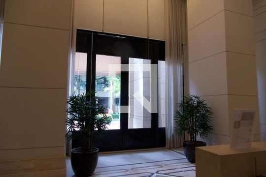 Portaria  de apartamento à venda com 2 quartos, 74m² em Ipanema, Rio de Janeiro