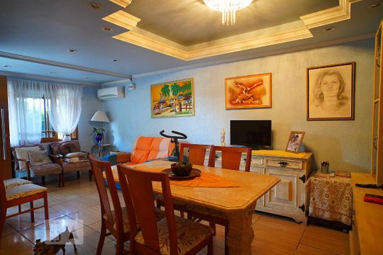 Sala de casa à venda com 4 quartos, 188m² em Sarandi, Porto Alegre